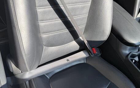 Toyota RAV4, 2019 год, 3 350 000 рублей, 11 фотография