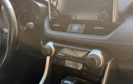 Toyota RAV4, 2019 год, 3 350 000 рублей, 10 фотография