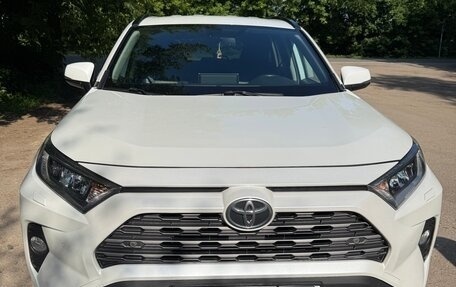 Toyota RAV4, 2019 год, 3 350 000 рублей, 4 фотография