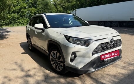 Toyota RAV4, 2019 год, 3 350 000 рублей, 2 фотография