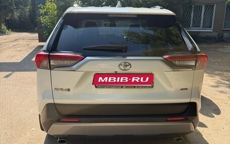 Toyota RAV4, 2019 год, 3 350 000 рублей, 7 фотография