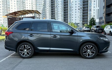 Mitsubishi Outlander III рестайлинг 3, 2016 год, 1 890 000 рублей, 5 фотография