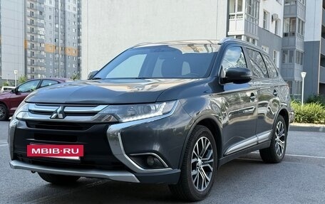Mitsubishi Outlander III рестайлинг 3, 2016 год, 1 890 000 рублей, 2 фотография