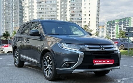 Mitsubishi Outlander III рестайлинг 3, 2016 год, 1 890 000 рублей, 6 фотография
