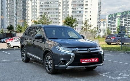 Mitsubishi Outlander III рестайлинг 3, 2016 год, 1 890 000 рублей, 7 фотография
