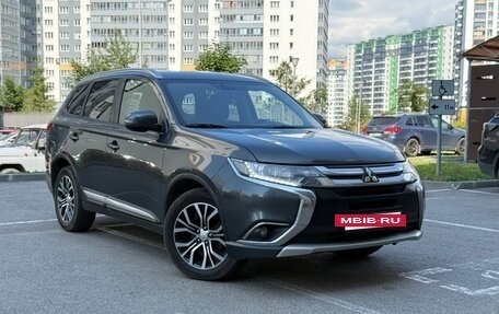 Mitsubishi Outlander III рестайлинг 3, 2016 год, 1 890 000 рублей, 16 фотография