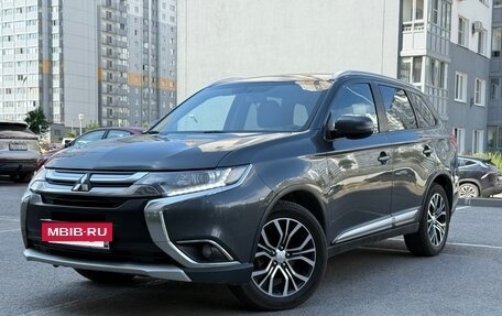 Mitsubishi Outlander III рестайлинг 3, 2016 год, 1 890 000 рублей, 11 фотография