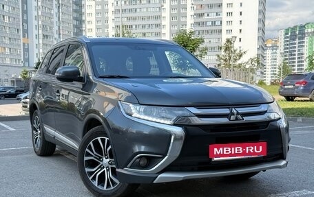 Mitsubishi Outlander III рестайлинг 3, 2016 год, 1 890 000 рублей, 13 фотография