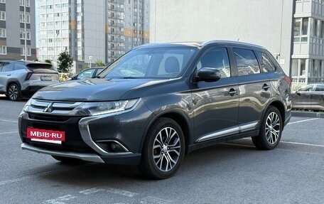 Mitsubishi Outlander III рестайлинг 3, 2016 год, 1 890 000 рублей, 9 фотография