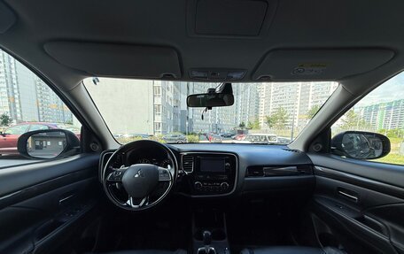 Mitsubishi Outlander III рестайлинг 3, 2016 год, 1 890 000 рублей, 30 фотография