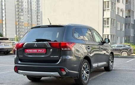 Mitsubishi Outlander III рестайлинг 3, 2016 год, 1 890 000 рублей, 22 фотография