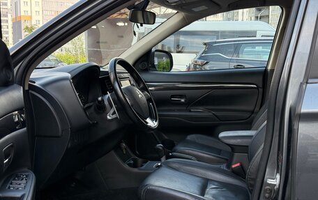 Mitsubishi Outlander III рестайлинг 3, 2016 год, 1 890 000 рублей, 32 фотография