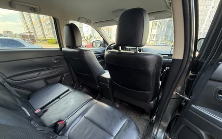 Mitsubishi Outlander III рестайлинг 3, 2016 год, 1 890 000 рублей, 34 фотография
