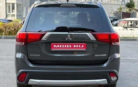 Mitsubishi Outlander III рестайлинг 3, 2016 год, 1 890 000 рублей, 21 фотография