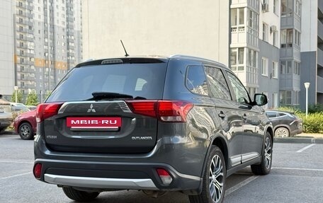 Mitsubishi Outlander III рестайлинг 3, 2016 год, 1 890 000 рублей, 23 фотография
