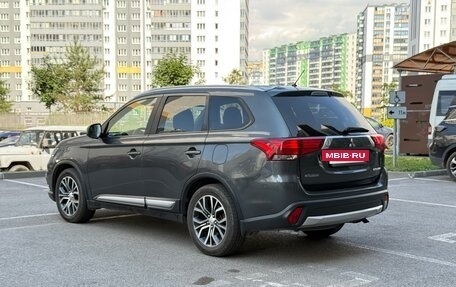 Mitsubishi Outlander III рестайлинг 3, 2016 год, 1 890 000 рублей, 20 фотография