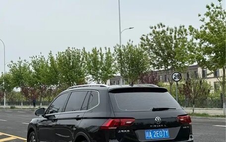 Volkswagen Tiguan II, 2023 год, 2 650 000 рублей, 3 фотография