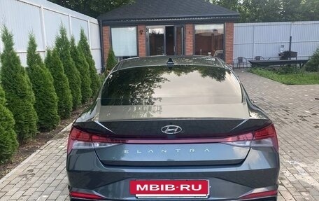 Hyundai Elantra, 2021 год, 2 100 000 рублей, 4 фотография