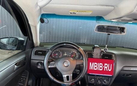 Volkswagen Jetta VI, 2011 год, 1 000 000 рублей, 11 фотография