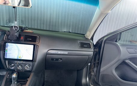 Volkswagen Jetta VI, 2011 год, 1 000 000 рублей, 14 фотография