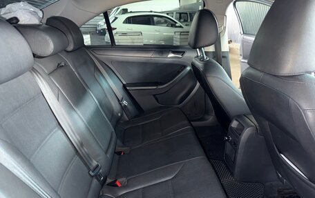 Volkswagen Jetta VI, 2011 год, 1 000 000 рублей, 16 фотография