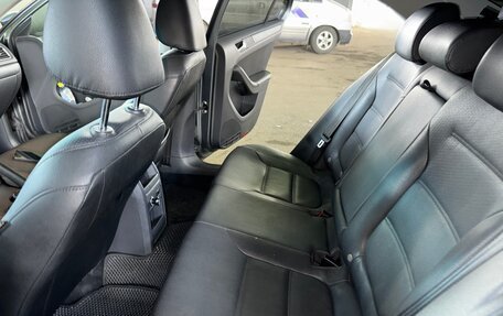 Volkswagen Jetta VI, 2011 год, 1 000 000 рублей, 17 фотография