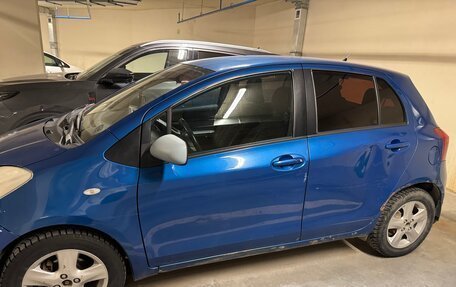 Toyota Yaris III рестайлинг, 2006 год, 450 000 рублей, 2 фотография