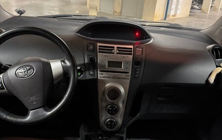 Toyota Yaris III рестайлинг, 2006 год, 450 000 рублей, 7 фотография