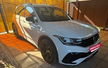 Volkswagen Tiguan II, 2021 год, 4 170 000 рублей, 2 фотография