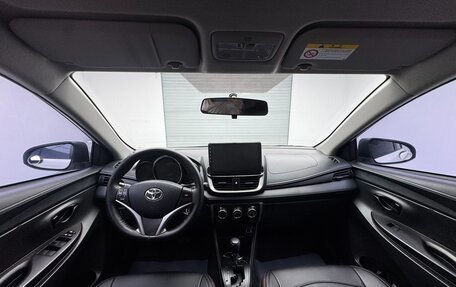 Toyota Yaris XP150 рестайлинг, 2022 год, 1 590 000 рублей, 8 фотография