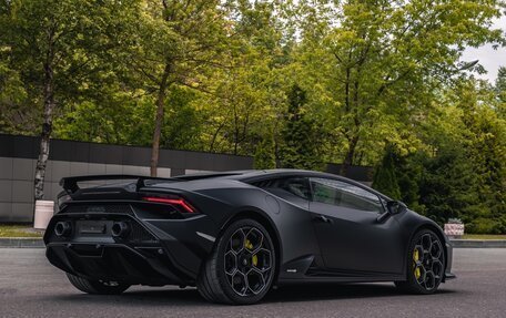 Lamborghini Huracán, 2023 год, 39 500 000 рублей, 4 фотография
