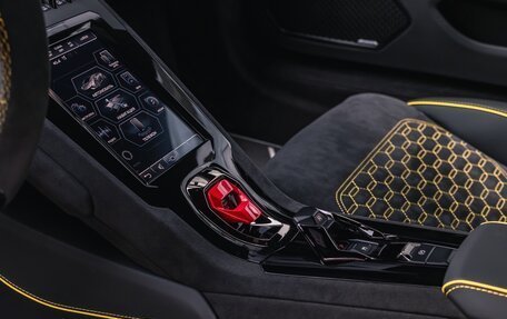 Lamborghini Huracán, 2023 год, 39 500 000 рублей, 12 фотография