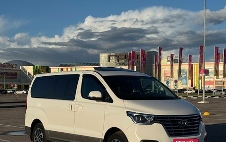 Hyundai Grand Starex Grand Starex I рестайлинг 2, 2018 год, 3 200 000 рублей, 1 фотография