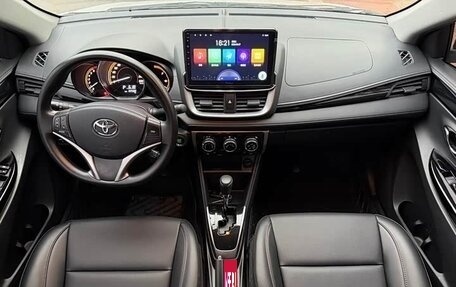 Toyota Yaris XP150 рестайлинг, 2023 год, 1 422 000 рублей, 9 фотография