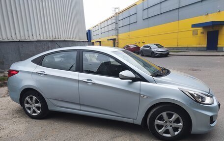 Hyundai Solaris II рестайлинг, 2011 год, 870 000 рублей, 4 фотография
