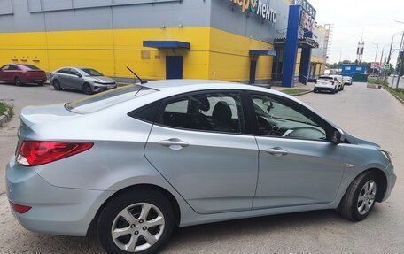 Hyundai Solaris II рестайлинг, 2011 год, 870 000 рублей, 5 фотография