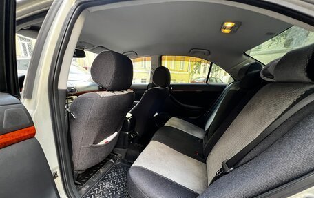 Toyota Avensis III рестайлинг, 2006 год, 851 000 рублей, 10 фотография