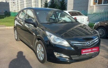 Hyundai Solaris II рестайлинг, 2015 год, 825 000 рублей, 1 фотография