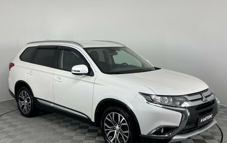 Mitsubishi Outlander III рестайлинг 3, 2017 год, 1 990 000 рублей, 5 фотография