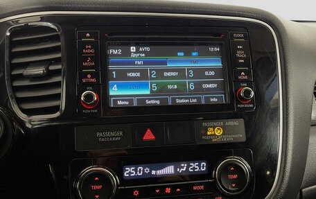 Mitsubishi Outlander III рестайлинг 3, 2017 год, 1 990 000 рублей, 14 фотография