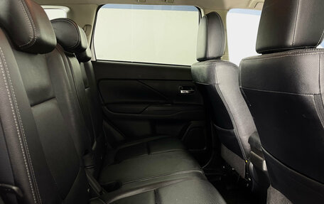 Mitsubishi Outlander III рестайлинг 3, 2017 год, 1 990 000 рублей, 19 фотография