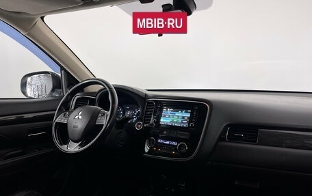 Mitsubishi Outlander III рестайлинг 3, 2017 год, 1 990 000 рублей, 17 фотография