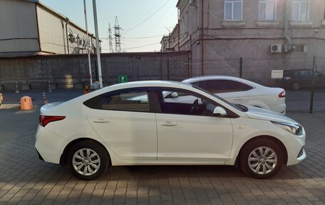 Hyundai Solaris II рестайлинг, 2017 год, 650 000 рублей, 4 фотография