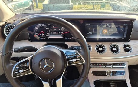 Mercedes-Benz E-Класс, 2018 год, 3 100 000 рублей, 5 фотография