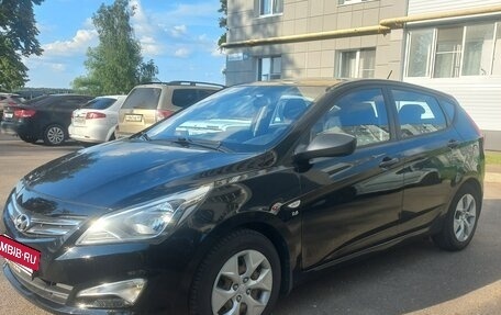 Hyundai Solaris II рестайлинг, 2015 год, 825 000 рублей, 2 фотография