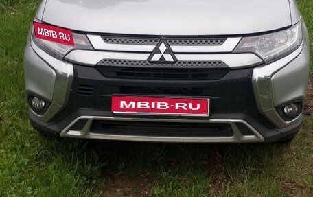 Mitsubishi Outlander III рестайлинг 3, 2021 год, 3 000 000 рублей, 1 фотография