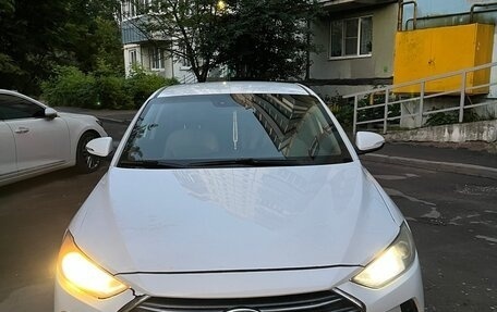 Hyundai Elantra VI рестайлинг, 2016 год, 890 000 рублей, 3 фотография