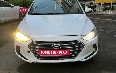 Hyundai Elantra VI рестайлинг, 2016 год, 890 000 рублей, 4 фотография