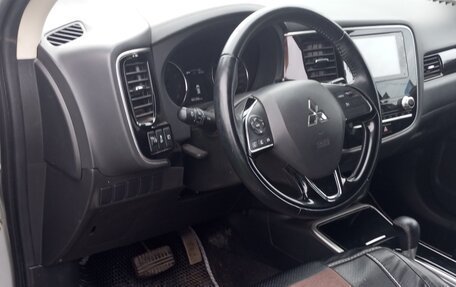 Mitsubishi Outlander III рестайлинг 3, 2021 год, 3 000 000 рублей, 3 фотография