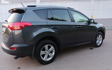 Toyota RAV4, 2013 год, 1 990 000 рублей, 2 фотография